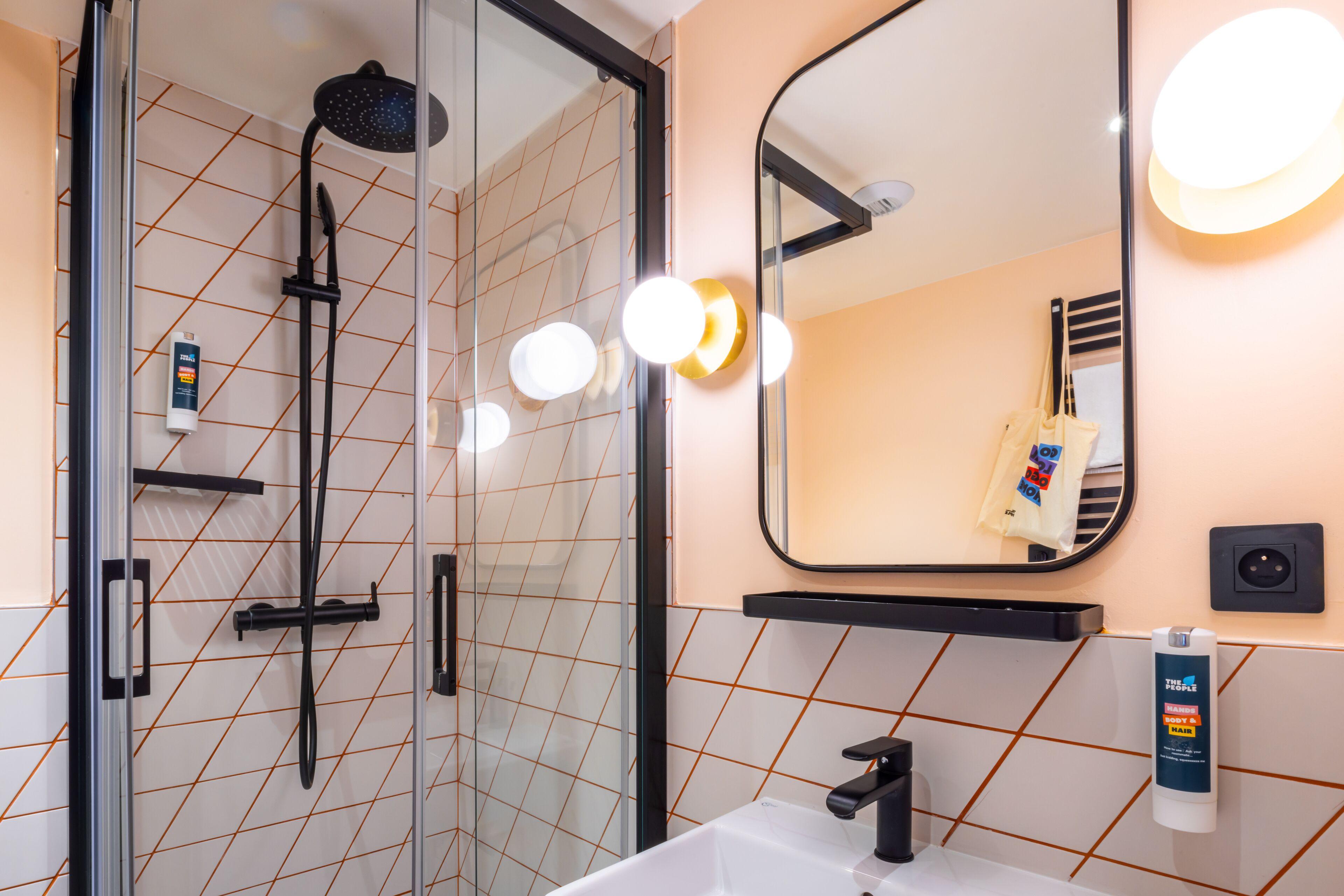 The People - Nation Hostel Paris